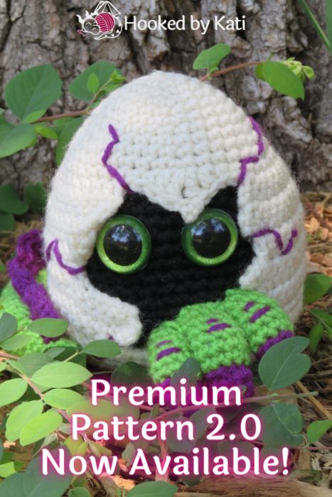 Hatching Dragon Egg | Free Crochet Pattern - Hooked by Kati Dragon Egg Crochet Pattern, Hatching Dragon Egg, Egg Crochet Pattern, Egg Crochet, Dragon Crochet, Artsy Ideas, Crochet Dragon, Thread & Yarn, Different Stitches