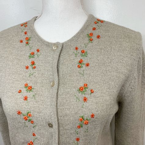 Cardigan Embroidery Ideas, Embroidery On Cardigan, Sweater Embroidery Ideas, Embroidered Sweater Vintage, Embroidery Cottagecore, Cottagecore Embroidery, Sweater Embroidery, Clothing Wishlist, Teacher Clothes