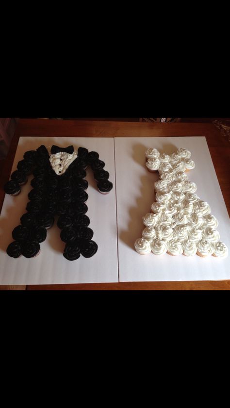 Bride and groom tuxedo cupcake cake I'm going to do this for our anniversary!!!! Tuxedo Cupcakes, Wedding Dress Cupcakes, Stag And Doe, Couples Bridal Shower, Couple Wedding Shower, Bridal Shower Cakes, Cupcake Dress, Groom Tuxedo, Wedding Dessert