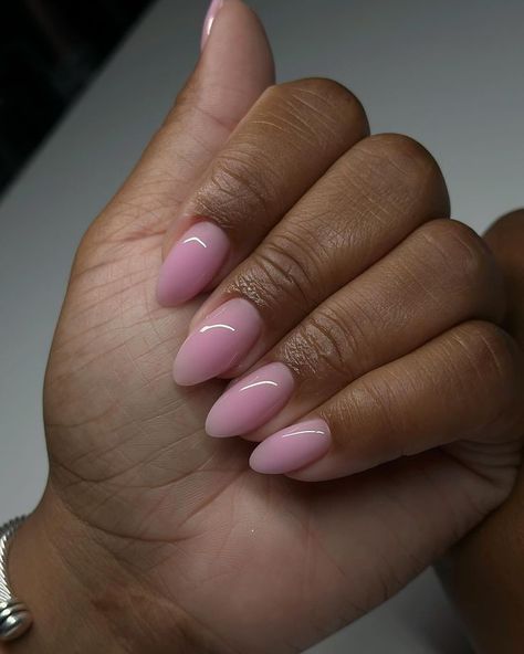 Short Structured Manicure, Overlay Almond Nails, Structured Manicure Ideas Short Nails, Pink Polygel Nail Ideas, Pink Gel Manicure, Classy Almond Nails, Natural Nails Manicure, Kutek Disney, Unghie Sfumate