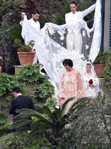 Kourtney And Travis Barker, Kourtney Kardashian Wedding, Kourtney Wedding, Khloe Kardashian True, Kourtney Travis, Dark Gothic Wedding, Kourtney And Travis, Kourtney Kardashian 2018, Kourtney Kardashian And Travis Barker