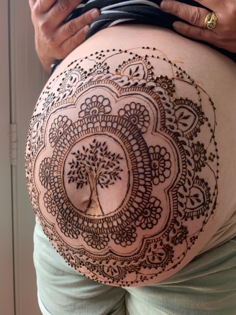 Pregnancy Mehndi Design, Pregnant Mandala Art, Belly Blessing Henna, Henna Designs Pregnant Belly, Maternity Henna, Body Henna, Tree Of Life Mandala, Henna Belly, Henna Pregnant Belly