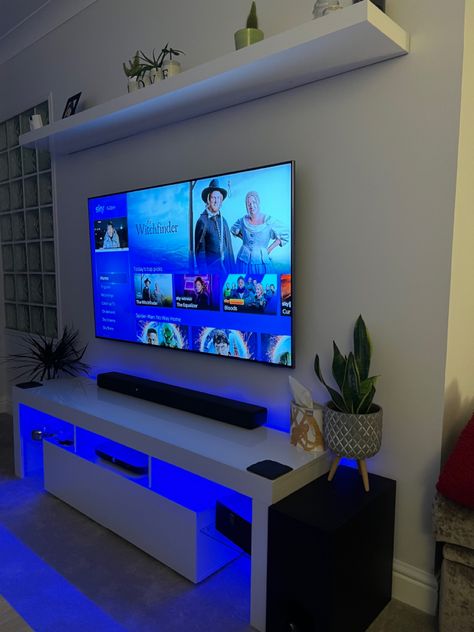 Modern Apartment Interior Design Ideas, Tv Set Up Bedroom, Game Room Aesthetic, Tv In Bedroom Ideas, Tv Setup, Mens Room Decor, Modern Apartment Interior, Iptv Smarters, Colourful Living Room Decor