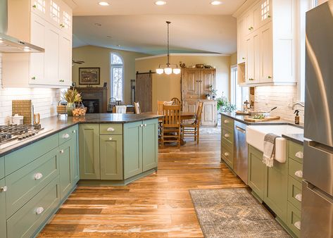 Beautiful Galley Kitchens: How to Maximize Space and Style - decorcabinets.com Functional Galley Kitchen, Galley Kitchen Cabinet Ideas, Galley Kitchen Ideas Layout, Efficient Kitchen Layout, Kitchen Layout With Peninsula, Galley Kitchen Island, Wide Galley Kitchen, Galley Kitchen Cabinets, Farmhouse Galley Kitchen