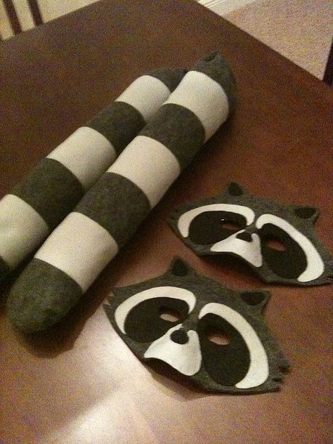 Raccoon Costume Racoon Costume, Raccoon Mask, Raccoon Costume, Diy Costumes Kids, Animal Costumes, Family Costumes, Family Halloween Costumes, Racoon, Crafty Craft