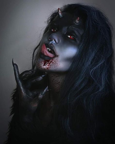 Demon Special Effects Makeup, Dark Makeup Halloween, Halloween Demon Makeup, Creepy Witch Makeup, Demon Halloween Makeup, Sfx Makeup Looks, Creepy Makeup Looks, Special Effects Makeup Ideas, Dark Fantasy Makeup