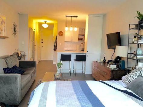 Tiny Studio Apartments Layout, Apartemen Studio, Zimmer Diy, Tiny Studio Apartments, Gorgeous Apartment, Studio Apartment Living, Studio Apartment Design, Rustic Apartment, Hiasan Bilik Tidur