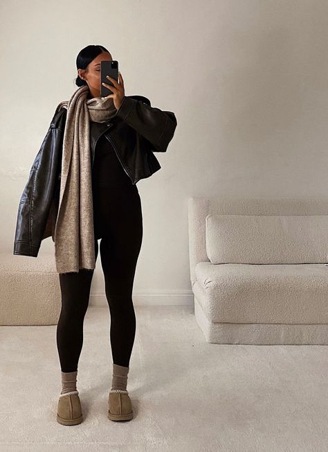 Ugg Outfit Ideas, Winter Footwear, Best Winter Outfits, Cozy Fall Outfits, Versatile Shoes, Winter Fashion Outfits Casual, Cold Outfits, Chill Outfits, Streetwear Fashion Women