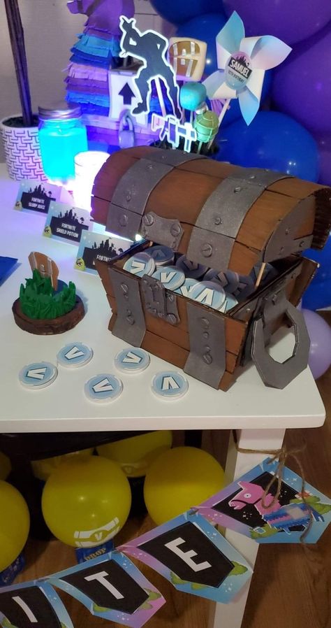 Diy Fortnite Decorations, Fornite Birthday Theme, Fortnite Themed Birthday Party, Diy Fortnite Party Ideas, Fortnight Birthday Party Ideas, Fortnite Chest, Fortnite Decorations, Fortnite Party Decorations, Fortnite Banner