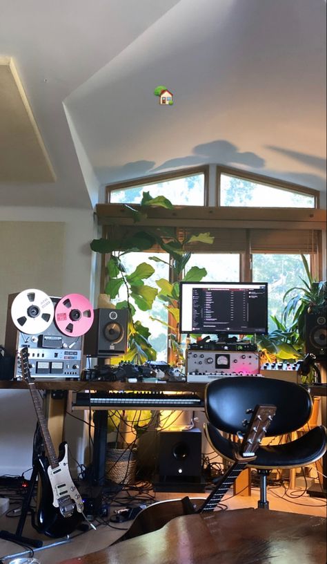 Madison Beer Studio, Blackpink 5th Member, Home Recording Studio Setup, Recording Studio Setup, Studio Aesthetic, Home Studio Ideas, Aesthetic Plants, Recording Studio Home, Home Studio Setup