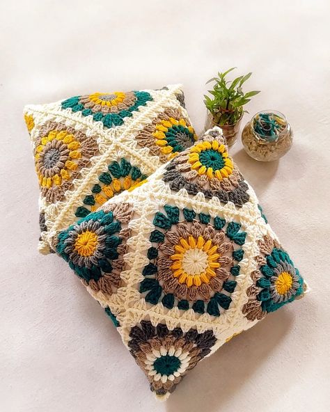 Burst Granny Square, Crochet Cushion Pattern, Crochet Cushion, Crochet Pillow Cover, Crochet Cushion Cover, Crochet Pillow Pattern, Crochet Motif Patterns, Crochet Gift, Kawaii Crochet