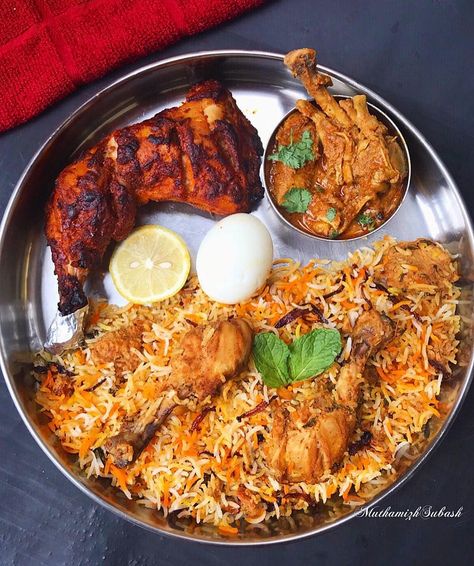 Chicken Dum Biryani, Afternoon Images, Indian Food Photography, Good Morning Pics, Variety Food, Chicken Biryani Recipe, Chicken Lunch, Dum Biryani, Bengali Food