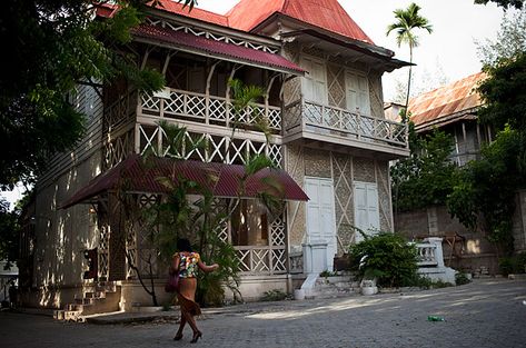 Haiti's Gingerbread Houses Case Creole, Labadee Haiti, Architecture Unique, Caribbean Homes, Haitian Art, Port Au Prince, Main Street Usa, Gingerbread Houses, Island Style