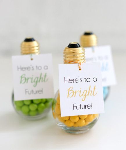 Bright Future Candy Holders | Make sure it’s an affair your guests will never forget by handing out these graduation party favors at the end of the night. Graduation Party Favors Diy, High School Graduation Party Favors, Grad Party Favors, Graduation Desserts, Trunk Party, Outdoor Graduation Parties, Graduation Party Gifts, Graduation Party Diy, Graduation Party Planning