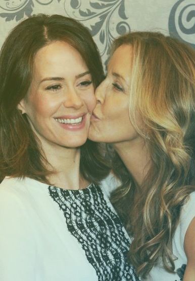 Sarah paulson & felicity Huffman Holland Taylor, Marcia Cross, Felicity Huffman, Sarah Paulson, Desperate Housewives, Tv Characters, Fav Celebs, American Horror Story, Pretty People