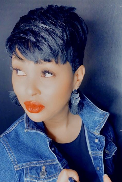 Short Hair Styles African American, Short Relaxed Hairstyles, Short Hair Designs, Black Hair Short Cuts, Short Hair Cuts For Round Faces, Short Black Hair, Short Sassy Haircuts, Sassy Haircuts, Chic Short Hair