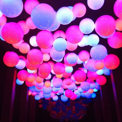 floating #neon #balloons on the ceiling from last night :) | Flickr - Photo Sharing! Neon Balloons, Neon Scarf, Neon Birthday Party, Neon Birthday, Blacklight Party, Glow Birthday, Party House, Glow Party, Sweet 16 Parties