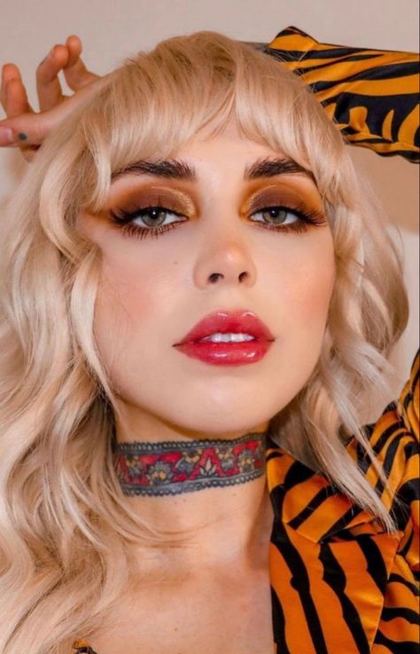 70s Hooded Eye Makeup, 1970s Inspired Makeup, Stevie Nicks Makeup Inspiration, November Makeup Looks, Shinee Makeup, Bohemian Makeup Look, 70s Punk Makeup, Natural Archetype, 70s Eye Makeup