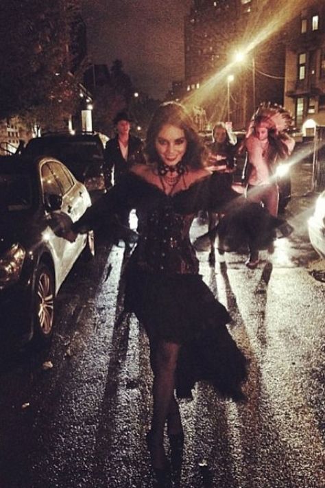 Vanessa Hudgens looks menacing as a vampire in the streets. Bonnie And Clyde Halloween, Vampire Costume Women, Vampire Costume Diy, Fashion Costume Halloween, Vampire Halloween Costume, Best Celebrity Halloween Costumes, Vampire Costumes, Celebrity Costumes, Celebrity Halloween