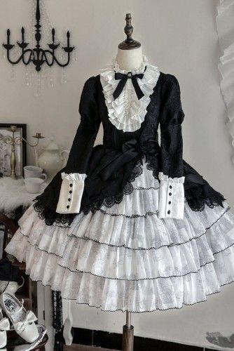 Egl Fashion Gothic, Harajuku Goth, Op Dress, Classic Lolita, Clothing Design Sketches, Old Fashion Dresses, Outfits Dress, Goth Dress, Fantasy Dress