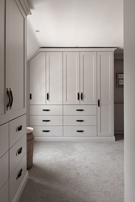 Shaker Bedroom Wardrobes, Melamine Wardrobe Design, Bespoke Wardrobe Ideas, Painting Built In Wardrobes, Built In Wardrobe Ideas Bedrooms, Painted Wardrobe Ideas, Paint Wardrobe, Melamine Wardrobe, Painted Wardrobes