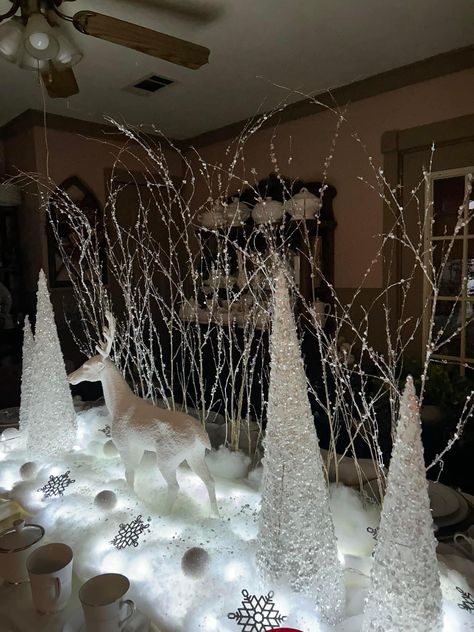 Winter Wonderland Party Table Decor, Winter Wonderland Decorations Wedding, White Christmas Office Decor, Winter Wonderland Banquet Decor, Let It Snow Christmas Party, Winter Theme Dinner Party, Frosty Christmas Decor, Snowball Centerpieces, Winter Wonderland Decorations Outdoor