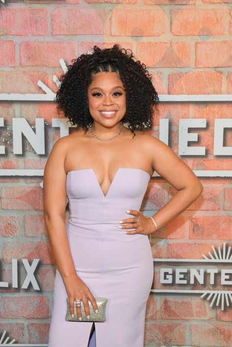 How a Very Afro-Latina Dominican Actress Julissa Calderon Landed A Major Role on 'Gentefied' Afro Latinas, Afro Latina Women Dominican Republic, Afro Latina Aesthetic, Afro Latina Women, Hispanic Culture, Afro Latina, Latina Fashion, Hair Reference, Vintage Hairstyles