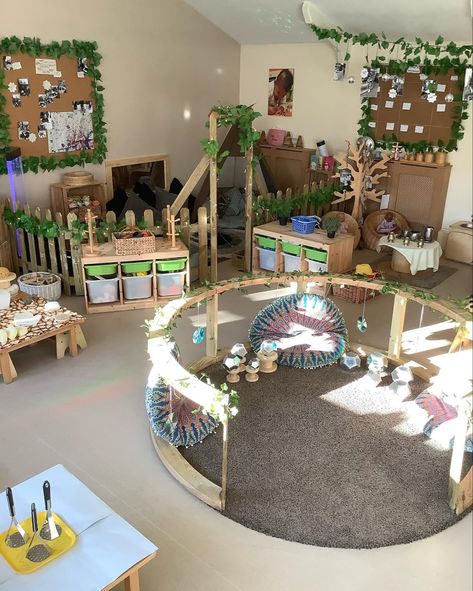 Boho Childcare Room, Curiosity Approach 2-3, Reggio Inspired Classrooms Preschool, Hygge Classroom, Baby Room Ideas Early Years, Room Setup Ideas, Mini Home Gym, Gym Christmas, Reggio Emilia Classroom