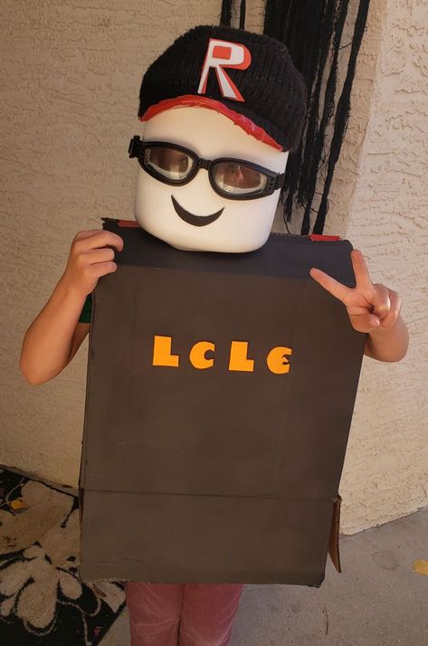 DIY Roblox Costume Roblox Halloween Costume, Roblox Costume, Roblox Halloween, Roblox Character, Diy Halloween Costume, Diy Halloween Costumes, Diy Costumes, Halloween Kids, Halloween Diy