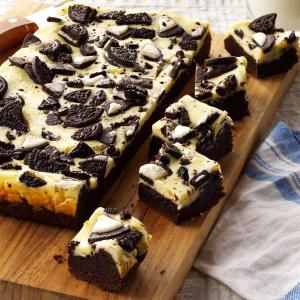 Cookies N Cream Brownies Recipe from Taste of Home -- shared by Darlene Markel of Sublimity, Oregon Cream Cheese Oreo, Cookies N Cream, Brownie Cheesecake, Swirl Brownies, Potluck Desserts, Cookies Cream, Oreo Brownies, Baking Cocoa, Poke Cakes