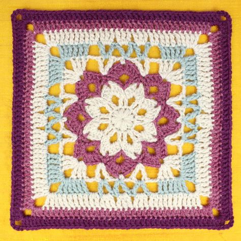 Floral Kaleidoscope Crochet Square | Mesmerizing petals and borders on this flower granny square make this kaleidoscope impossible to look away from! Kaleidoscope Crochet, Star Granny Square, 8 Pointed Star, Crochet Square Pattern, Crocheted Squares, Motifs Granny Square, Crochet Squares Afghan, Flower Granny Square, Granny Square Afghan