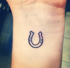 Small Horseshoe Tattoo, Huge Horse, Symbole Tattoo, Horseshoe Tattoo, Horse Shoe Tattoo, Cowgirl Tattoos, Shoe Tattoos, Tato Jari, Horse Silhouette