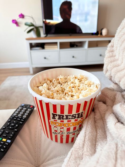 #movienight #aesthetic #popcornbattaniye #popcornstitchblanket #popcorn #keşfet #relaxing #homedesign #homedecoration #homesweethome #alonetime #netflix Movie Popcorn, Night Film, Popcorn Stitch, Movie Theaters, Movie Theater, Movie Night, Popcorn, Istanbul, Vision Board