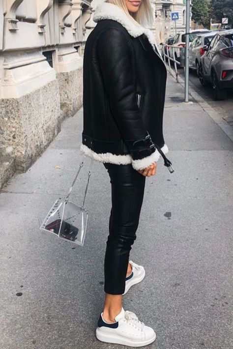 f016e59c7ad8b1d72903bb1aa5720d53desc52613928ri Mcqueen Outfit, 10 Winter Outfits, Mode Casual, Trendy Fashion Outfits, Sport Chic, Cute Fall Outfits, Mode Inspo, Mode Inspiration, Girls Fashion