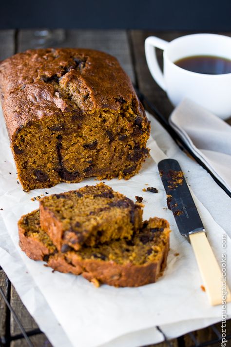 Dark Chocolate-Espresso Pumpkin Bread from @Jessica (Portuguese Girl Cooks) Chocolate Espresso, Loaf Of Bread, Pumpkin Cake, A Cup Of Coffee, Pumpkin Bread, Bagels, Sweets Treats, Pumpkin Recipes, Cup Of Coffee