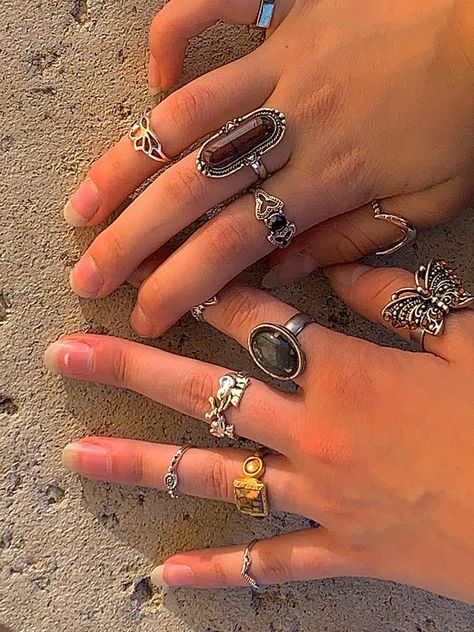 Bulky Rings Aesthetic, Grungy Rings, Ring Inspo Jewelry, Grunge Rings, Diy Wire Jewelry Rings, Chunky Silver Rings, Edgy Jewelry, Indie Jewelry, Dope Jewelry