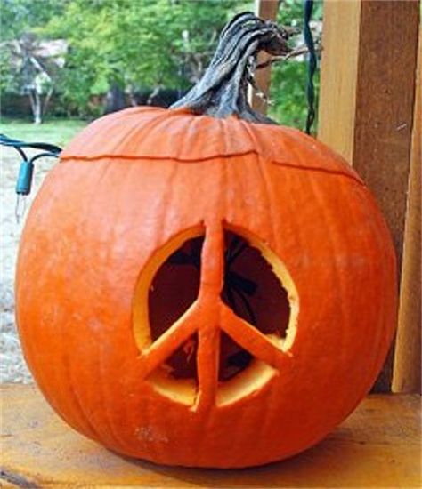 Peace Pumpkin :) Holiday Memes, Peace Symbols, It's The Great Pumpkin, Yummy Fall Recipes, Give Peace A Chance, Autumn Ideas, Perfect Peace, Hippie Chick, Holiday Halloween