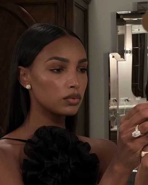 Jasmine Tookes Style, Jasmin Tookes, Beauty Boss, Jasmine Tookes, Black Femininity, Dark Skin Makeup, Girls Makeup, Pretty Makeup, Hair Looks