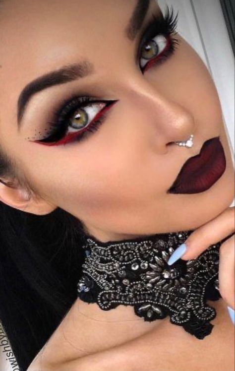 Vampyr Smink, Maquillage Halloween Vampire, Makeup Fantasi, Vampire Makeup Ideas, Vampire Makeup Looks, Carnaval Make-up, Vampire Makeup Halloween, Makeup Zombie, Fantasy Make-up