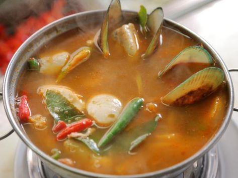 Tom Yum Seafood Soup Tom Yum Soup Recipe, Chinese Seafood, Seafood Soup Recipes, Shrimp Noodles, Tom Yum Soup, Thai Soup, Thai Recipe, Tom Yum, Thai Cooking