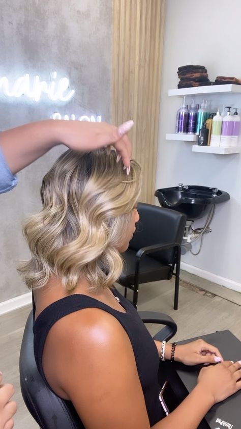 Ash Blonde Balayage Black Women, Ash Blonde Hair On Black Women, Ash Golden Blonde Hair, Blonde Hair On Light Skin Black Women, Ash Blonde On Black Women, Ash Blonde Bob Black Women, Ash Blonde Black Women, Two Tone Blonde Hair, Blonde Balayage Black Women