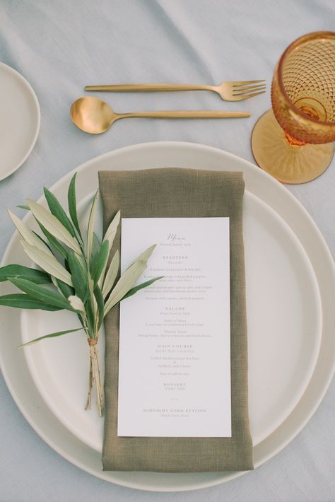 Kumquat Wedding, Contemporary Wedding Cake, Leaf Table Decor, Green Table Settings, Olive Branch Wedding, Olive Green Weddings, Olive Wedding, Mediterranean Wedding, Olive Leaves