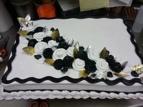 Black And White Sheet Cake, Black Sheet Cake, White Floral Cake, White Sheet Cakes, Pastel Rectangular, Sheet Cake Designs, Rectangle Cake, 20s Party, Elegant Birthday Cakes