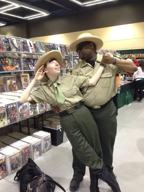 IT'S BLUBS AND DEPUTY DURLAND Gravity Falls Sheriff Blubs And Deputy Durland, Sheriff Blubs X Deputy Durland, Gravity Falls Cosplay, Fall Memes, Fall Boards, Gravity Falls Funny, Desenhos Gravity Falls, Gravity Falls Fan Art, Gravity Falls Comics