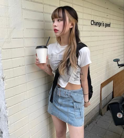 Asian Dyed Hair Ideas, Berina Hair Color, Underdye Hair, Hair Dyed Underneath, Oreo Hair, Kpop Hair Color, Korean Hair Color, Wine Hair, Peekaboo Hair