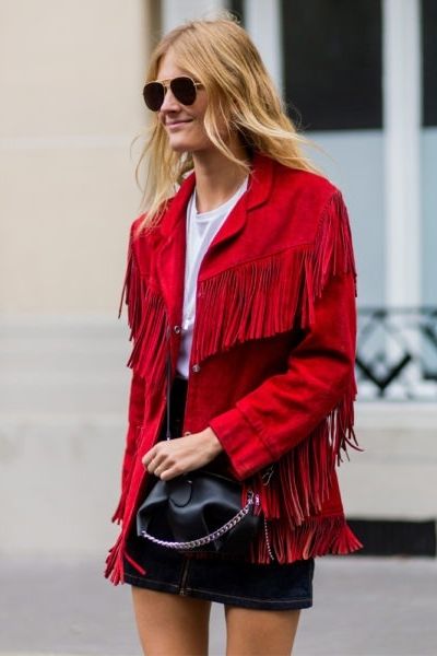 Celebrate your inner Dolly Parton with a festive fringe jacket and a miniskirt. Boho Winter Outfits, How To Wear Blazers, Black Leather Skirt, Red Fringe, Looks Country, Chic Winter Outfits, Fringe Leather Jacket, Coachella Outfit, Jacket Outfit