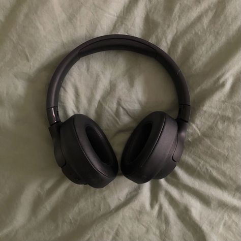 Sony Black Headphones, Black Headphones Aesthetic, Sony Wireless Headphones, Black Headphone, Small Headphones, Head Phones, Cute Headphones, Sony Headphones, Headphones Black