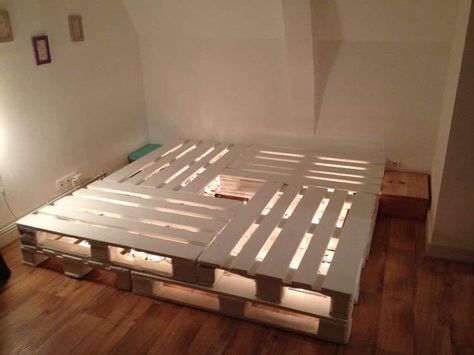 Bed Design Modern Luxury, Pallet Projects Bedroom, Wooden Pallet Beds, Kids Bed Canopy, Pallet Bed Frame, Diy Pallet Bed, Pallet Beds, Pallet Bed, Bedding Inspiration