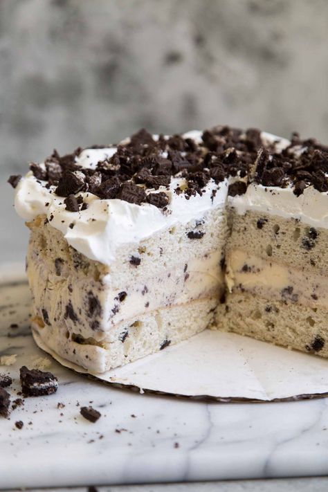 Cookies and Cream Ice Cream Cake Ice Cream Cake Oreo, Cookies N Cream Ice Cream, Ice Cream Cookie Cake, Cookies Cream Ice Cream, Cookies And Cream Ice Cream, Oreo Ice Cream Cake, Cake Oreo, Oreo Desserts, Cream Cake Recipe