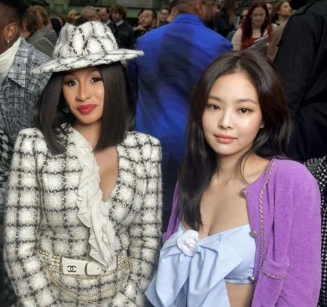 [SPOTTED] 191001 Jennie with Cardi B @ Paris Fashion Week cr. to owners (we were unable to locate the original source) Kylie Jenner Selena Gomez, Lux Fashion, Blackpink Memes, Aesthetic People, Jennie Kim, Blackpink Photos, Cardi B, Black Pink Kpop, Blackpink Fashion